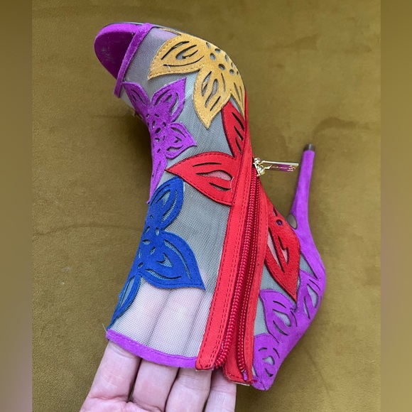 JESSICA SIMPSON
Bliths Floral & Mesh Peep-Toe Ankle Booties - Picture 3 of 11